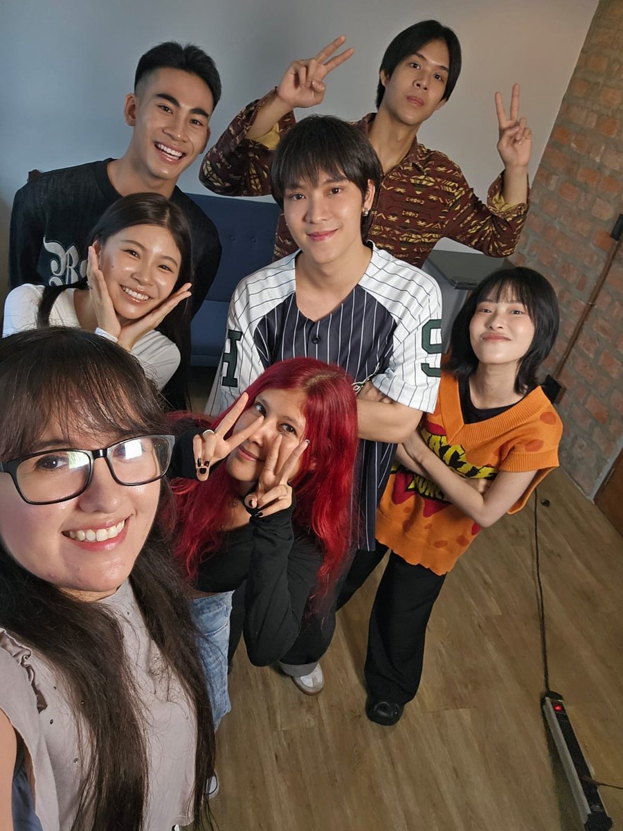 hiblofficial's tweet image. Aquí algunos recuerdos de nuestra primera parada en Tailandia 🇹🇭 junto al elenco de #RearrangeTheSeries 📌

Recuerden que la serie esta disponible GRATIS en el canal de YT de @frt_ent 

#HiBLxRearrange 🥁