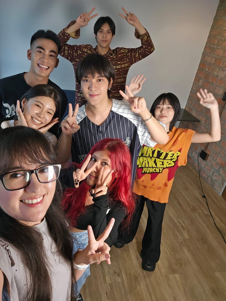 hiblofficial's tweet image. Aquí algunos recuerdos de nuestra primera parada en Tailandia 🇹🇭 junto al elenco de #RearrangeTheSeries 📌

Recuerden que la serie esta disponible GRATIS en el canal de YT de @frt_ent 

#HiBLxRearrange 🥁