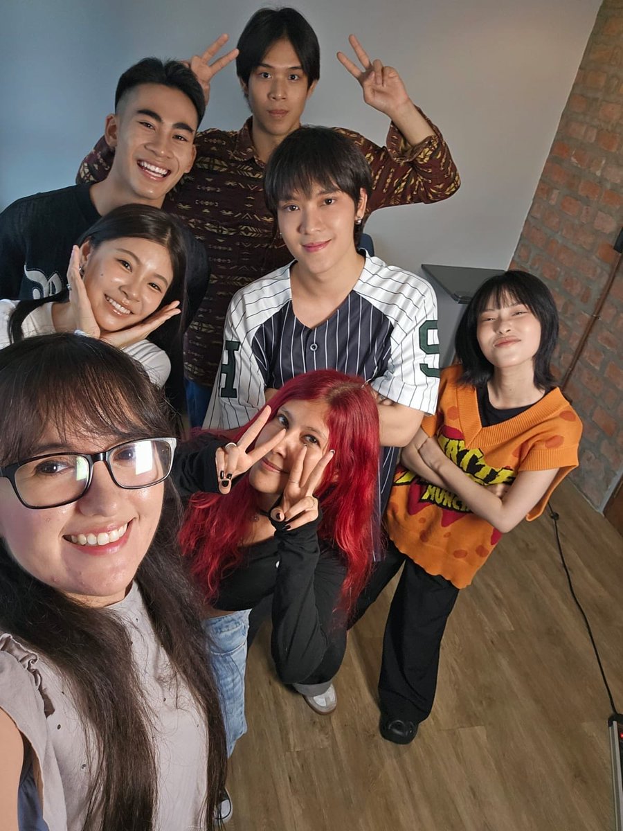 hiblofficial's tweet image. Aquí algunos recuerdos de nuestra primera parada en Tailandia 🇹🇭 junto al elenco de #RearrangeTheSeries 📌

Recuerden que la serie esta disponible GRATIS en el canal de YT de @frt_ent 

#HiBLxRearrange 🥁
