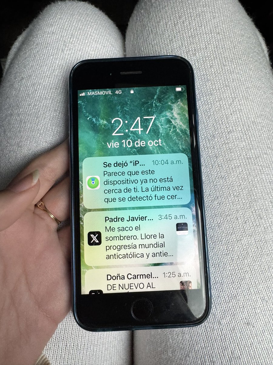 Si has perdido tu móvil en el autobús hoy, he encontrado este iPhone 7 (creo) en el bus que iba de Granada a Madrid hoy 10 de octubre a las 10:30, matrícula 5027MGY. Se lo he dado al conductor cuando hemos llegado a Madrid