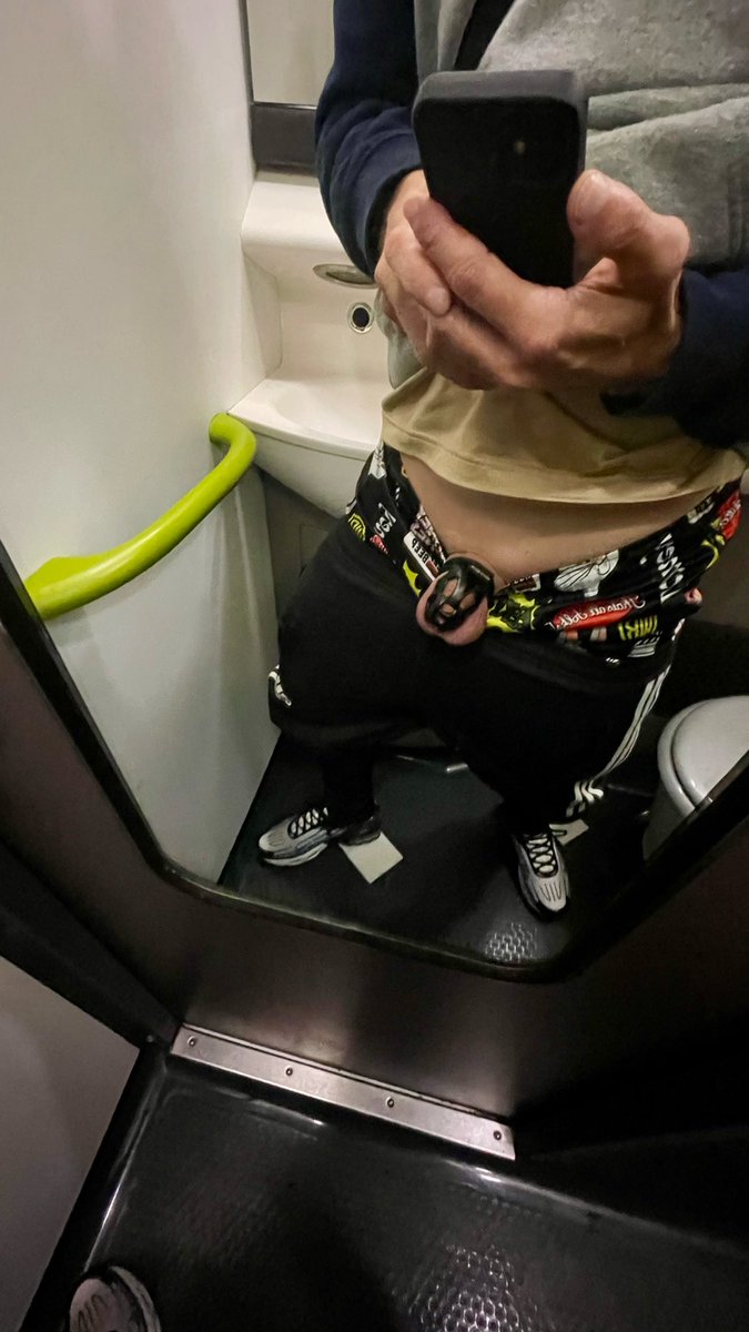 cage check on the train to London day 10 of #locktober and hey… i made it trough security ckeck 😂