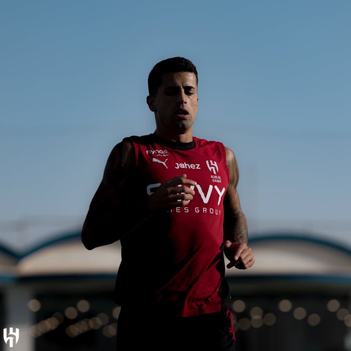 🚨🚨🚨🚨 عاجل — اليوم :

غادر البرتغالي جواو كانسيلو لاعب #الهلال مساء اليوم الرياض برفقة عائلته إلى وجهة غير معلومة.

مصادر تؤكد أن المغادرة لا علاقة لها بجاهزيته لمباراة السد، إذ لا يزال في المراحل الأولى من برنامجه التأهيلي بعد إصابته في العضلة الخلفية.

يُتوقع استمرار غيابه