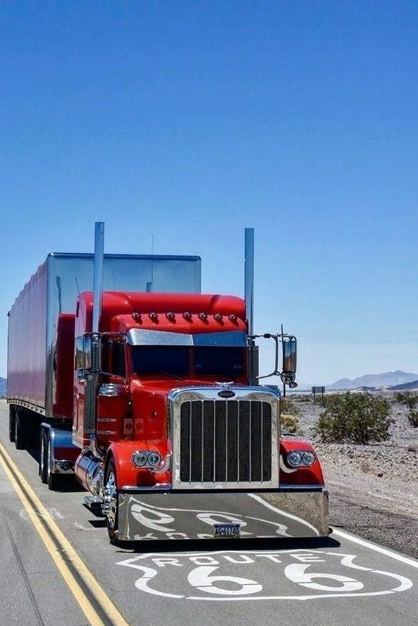 VK052007's tweet image. #FrontEndFriday Awesome big rig on the Iconic highway.