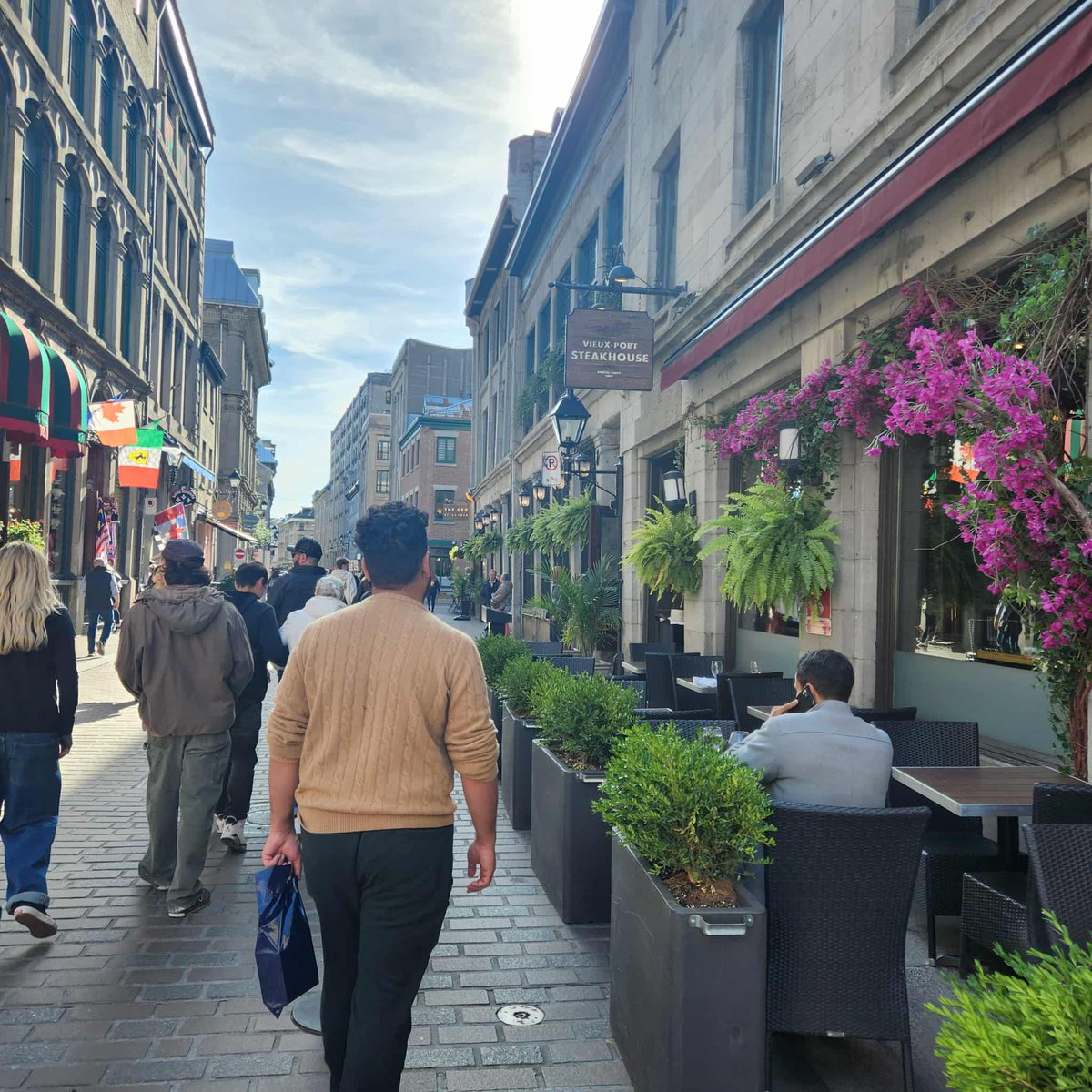 DPearsonPHL's tweet image. For example, why is there not a single pedestrianized street in center city? A good chunk of Old City should look exactly like this.
