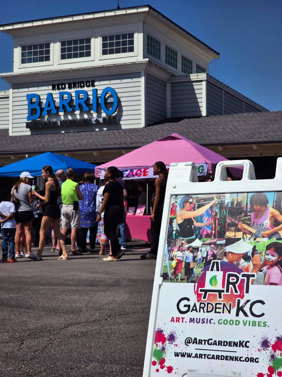 From bottomless mimosas at brunch, to our South KC block party at Red Bridge on Saturday, to cheering on the Chiefs on Sunday, Barrio is the place to be! Learn more: instagram.com/p/DPpPZ5bEfVM/…