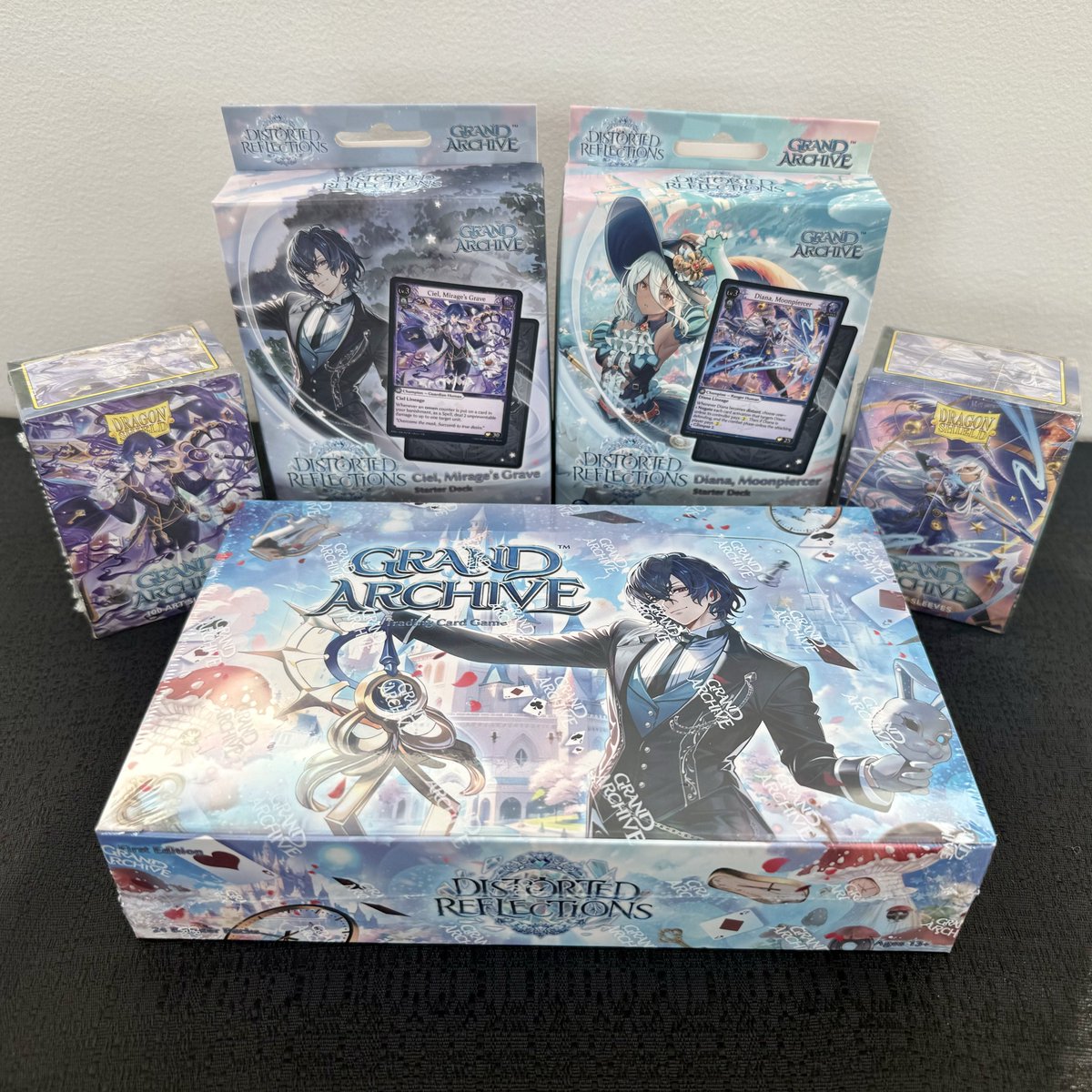 grandarchivetcg's tweet image. We’re excited to announce a giveaway!
Dive deep down the rabbit hole with a giveaway featuring products from our latest main set, Distorted Reflections!
Three winners will receive:
• 1x Distorted Reflections Booster Box
• 1x Diana, Moonpiercer Starter Deck…