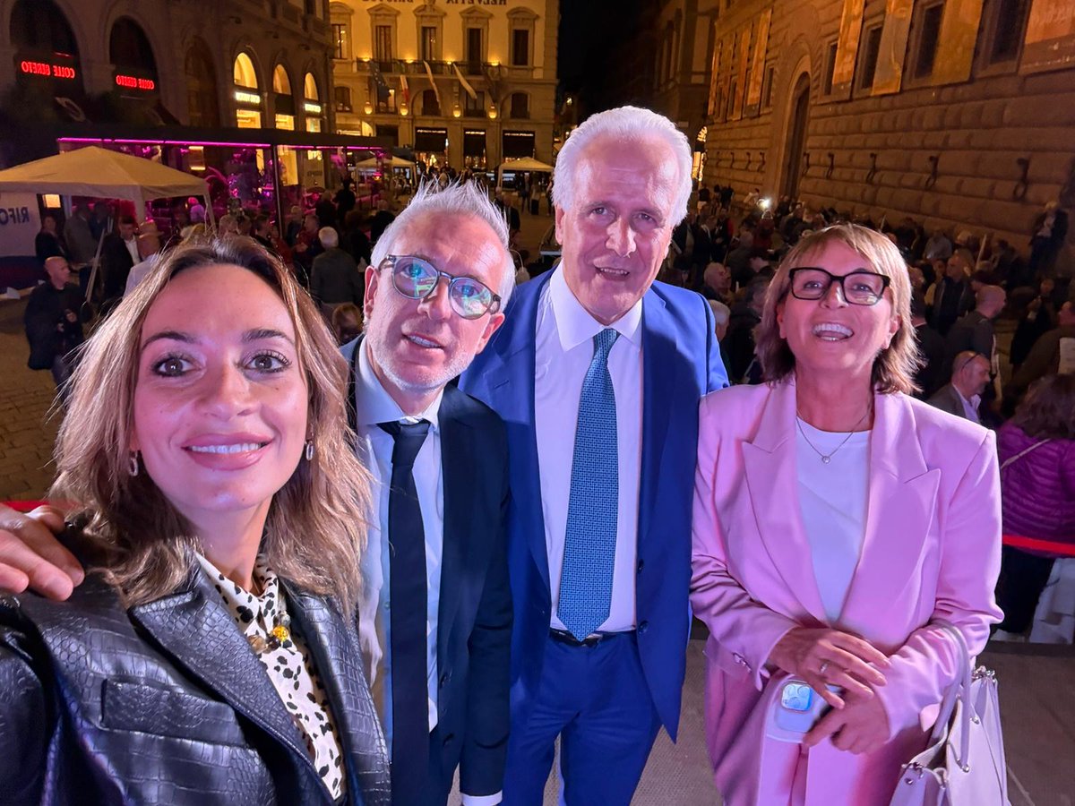 Dalla Toscana nasce la speranza di un nuovo Rinascimento italiano. #CasaRiformista si conferma una realtà solida, la vera novità di queste elezioni regionali. <a href="/matteorenzi/">Matteo Renzi</a> <a href="/EugenioGiani/">Eugenio Giani</a>