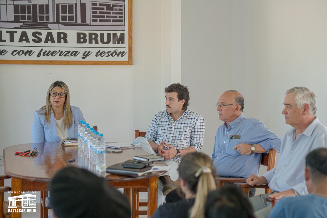 📍Baltasar Brum 

Tuvimos un lindísimo intercambio con productores y autoridades en el Municipio de Baltasar Brum, en Artigas. 

Gracias por la invitación!