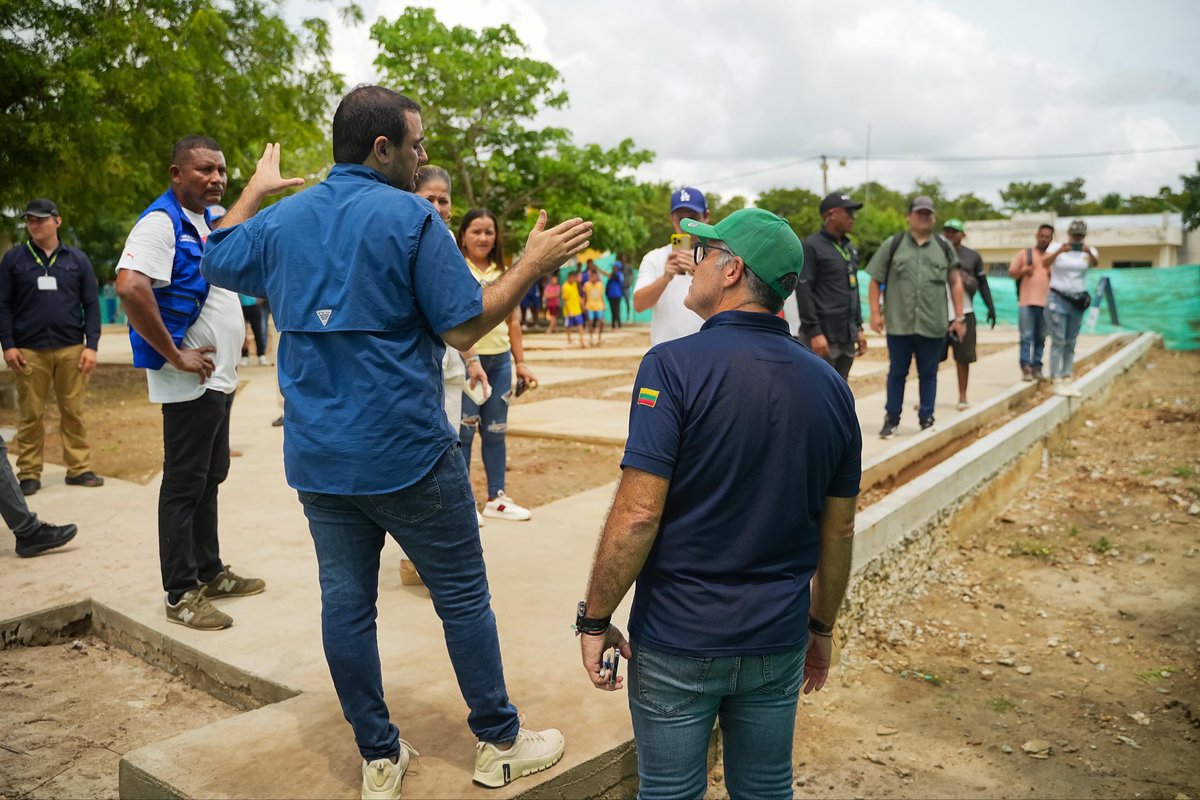 YamilHAranaP's tweet image. En San de Rafael de Cortina revisamos los avances del nuevo parque que hacemos realidad gracias al #COMPI. 

Además, decidimos construir una vía en adoquín junto al parque, para que cuando lleguen los visitantes digan: “¡El pueblo cambió!” 

Seguimos trabajando de la mano de la