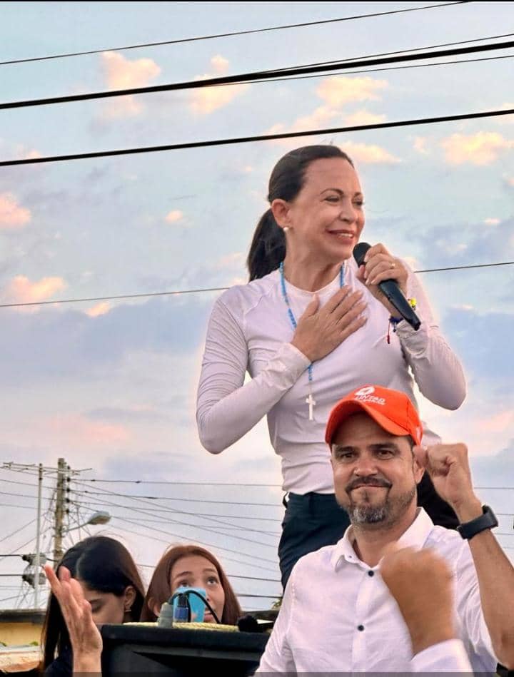 ¡Un faro de esperanza se enciende! 🇻🇪
 Hoy celebramos un logro histórico:
Que este Nobel sea el impulso definitivo para que se cumpla lo que anhela todo un país.   

La verdad y la valentía fueron premiadas <a href="/MariaCorinaYA/">María Corina Machado</a> ¡Gloria al Bravo pueblo!