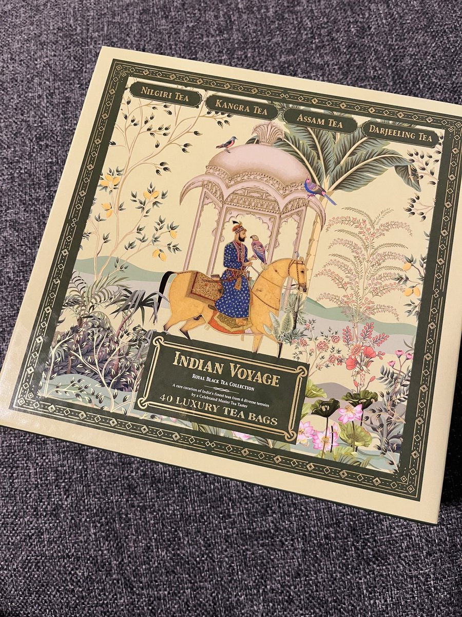 #ショパンコンクール 2015年の入賞者、イーケ・トニー・ヤンさんが、幕間のChopin Talk出演のためワルシャワに来ていました。今インドでリサイタルツアー中（！）らしく、おみやげにSAN-CHAの紅茶をくれました。うれしい〜！