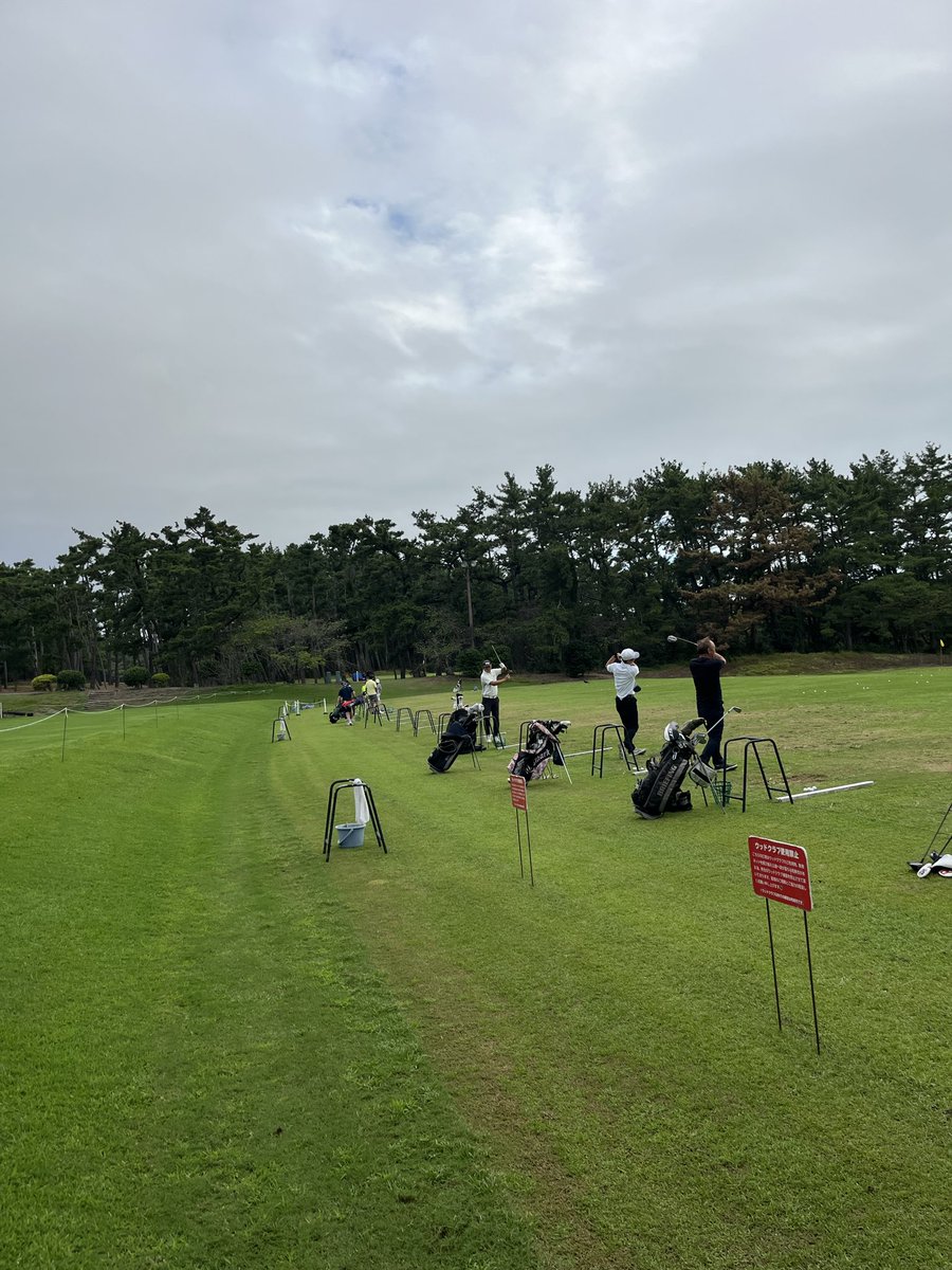 宮日旗がんばるぞー💪

なんとか100位内に入って目指せ2日目😣

朝練の感触では右の林から出られない恐れ😭

なんだかすっごい右にすっぽ抜ける😭😭