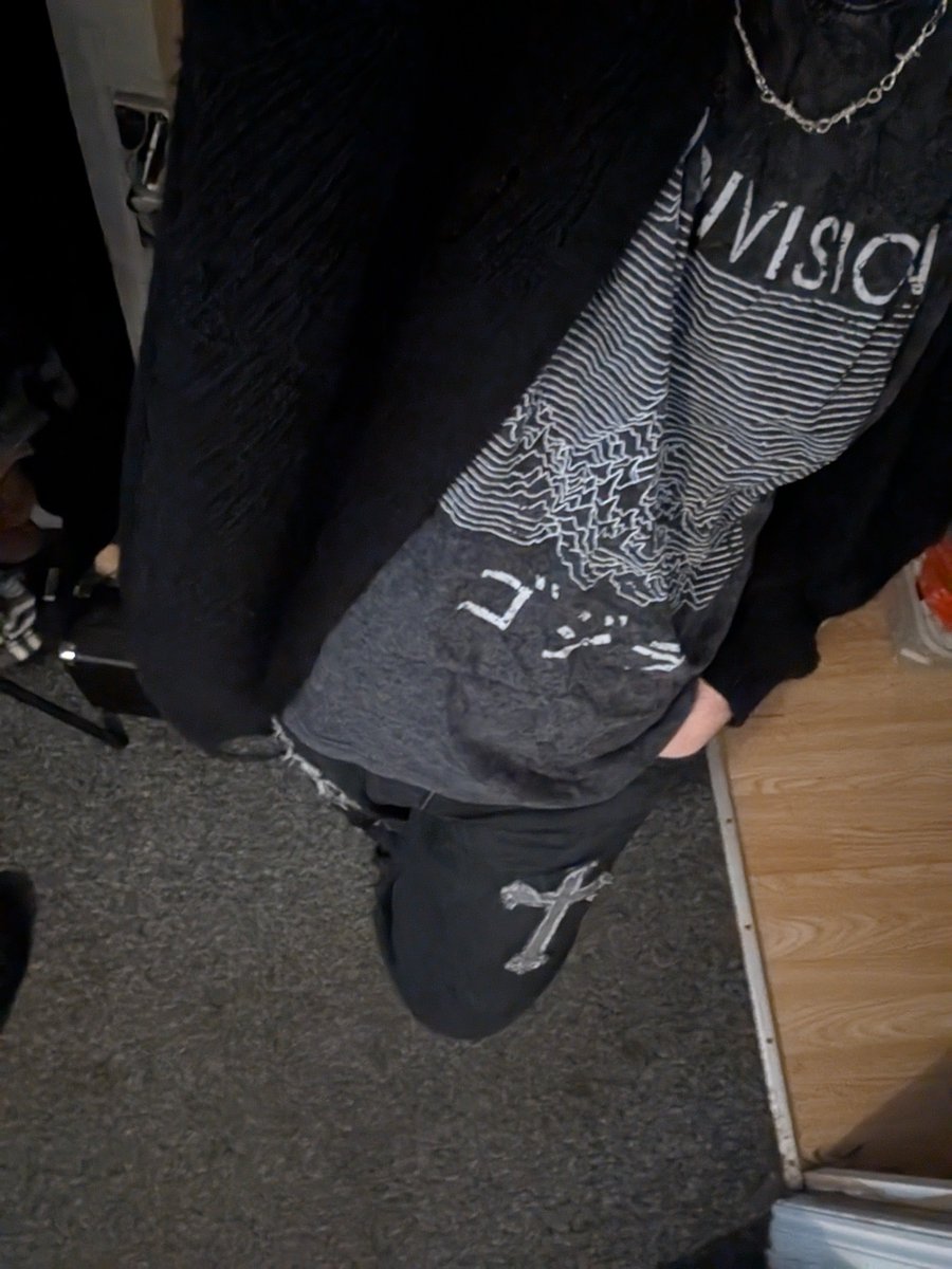bhoatt_'s tweet photo. Big up the fit for the Friday night out drinking https://t.co/FkpQG3F673