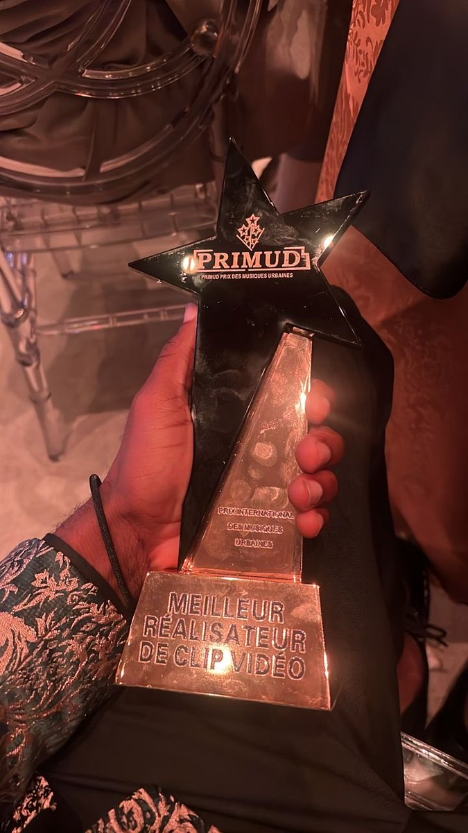 Le Fer 🏆 est là famille ,  merci à Mon Équipe Gangshit 😭 , Ma Famille et  à tous ceux qui ont votés pour moi .