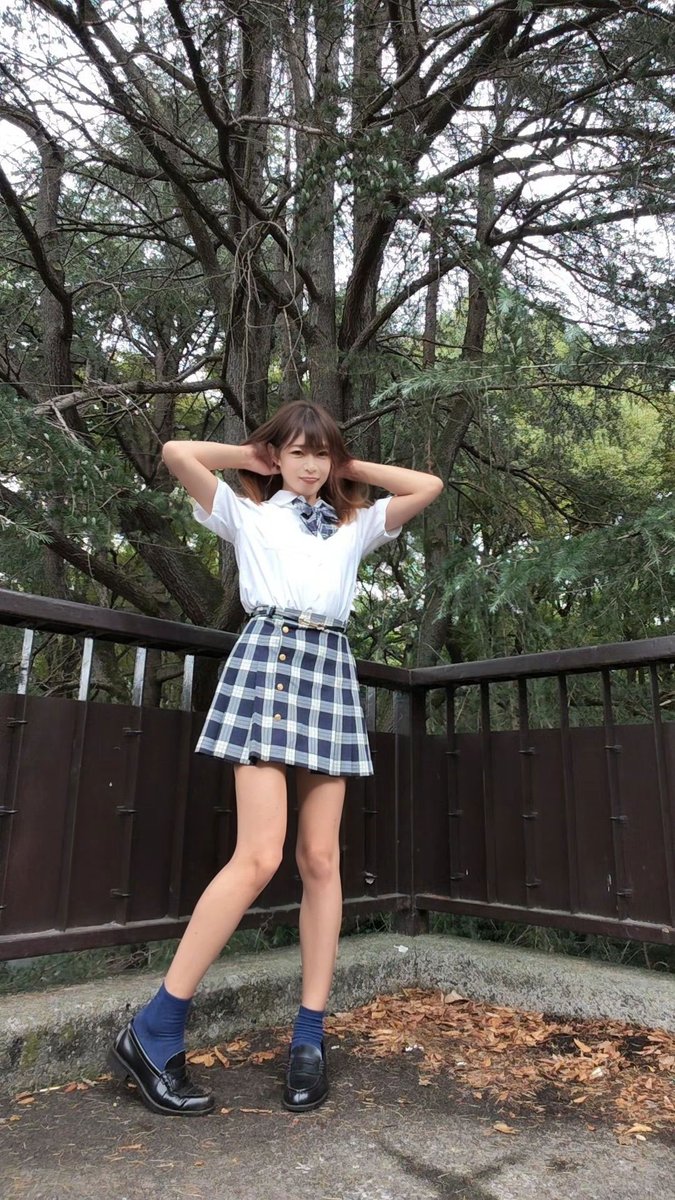 好きな制服なのに、もう夏服の季節じゃなくなっちゃった😗
#女装 #男の娘