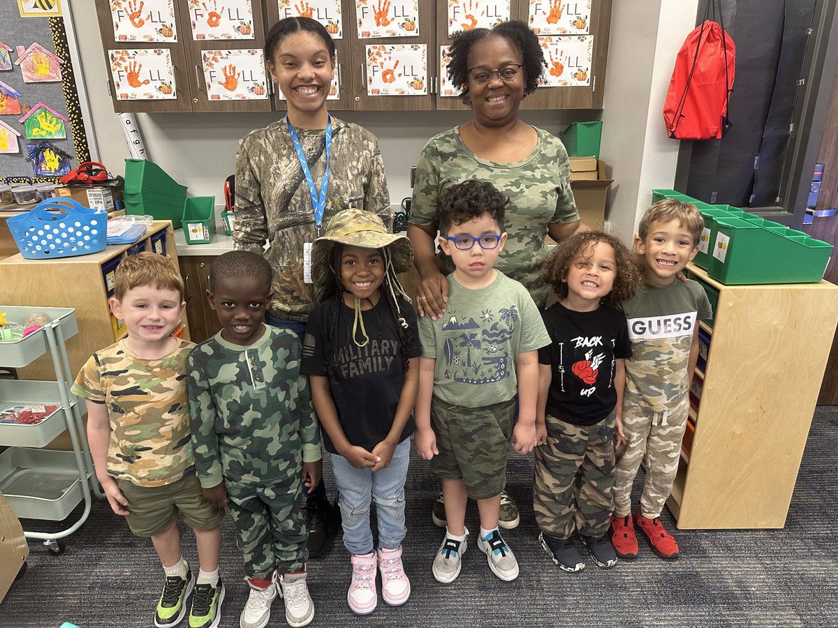 Camaflouage from head to toe ... literally. 😁
<a href="/BrosnahanES/">Brosnahan Elementary</a> <a href="/CyFairISD/">Cypress-Fairbanks ISD</a> 
#CollegeandCareerWeek2025