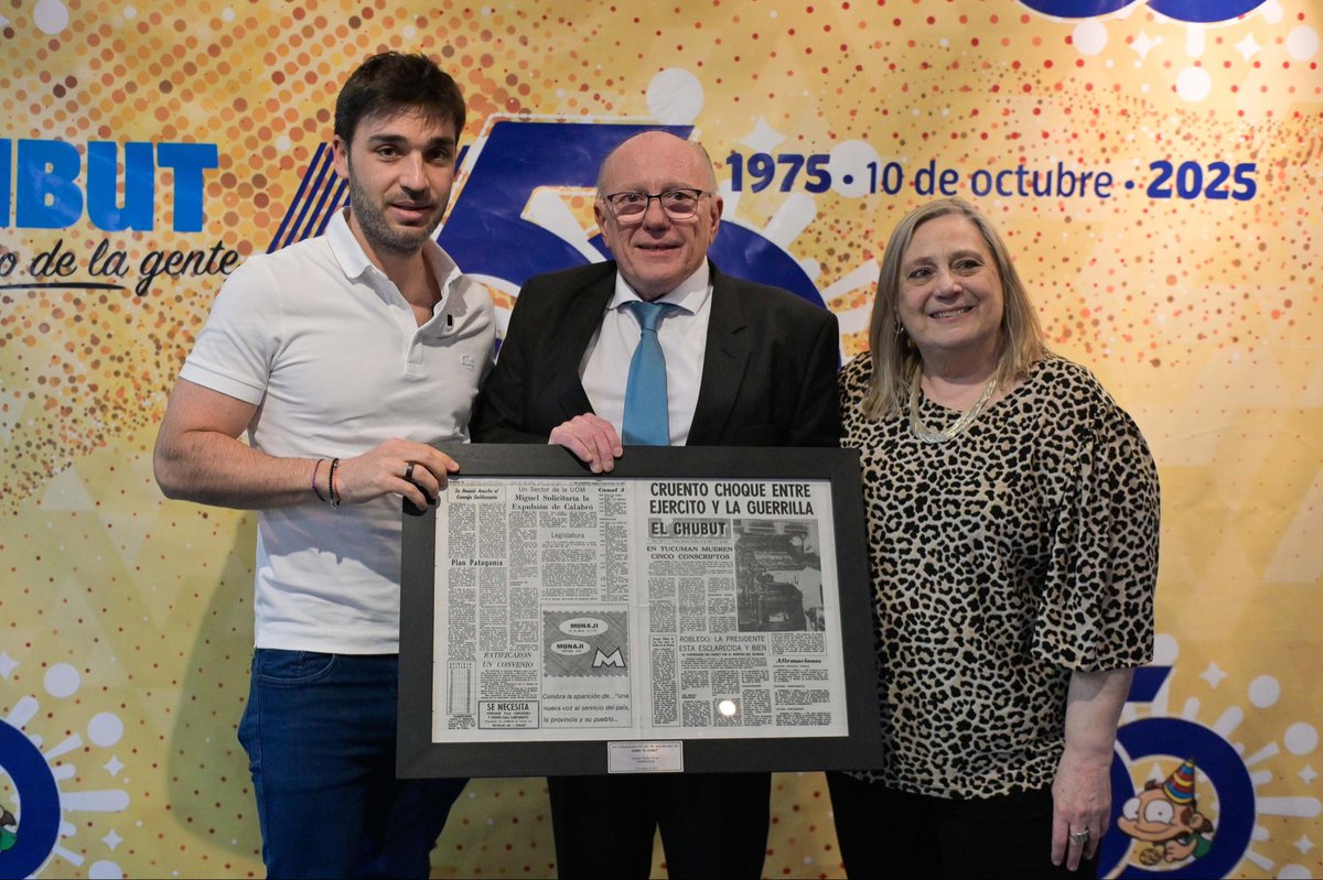 50 AÑOS DEL DIARIO EL CHUBUT: MEDIO SIGLO DE HISTORIA JUNTO A LOS CHUBUTENSES

Estuve presente en el 50° aniversario del Diario <a href="/ElChubut/">Diario EL CHUBUT</a>: una empresa periodística fundamental en el desafiante ejercicio de informar con compromiso y responsabilidad a los chubutenses día a día. 

A