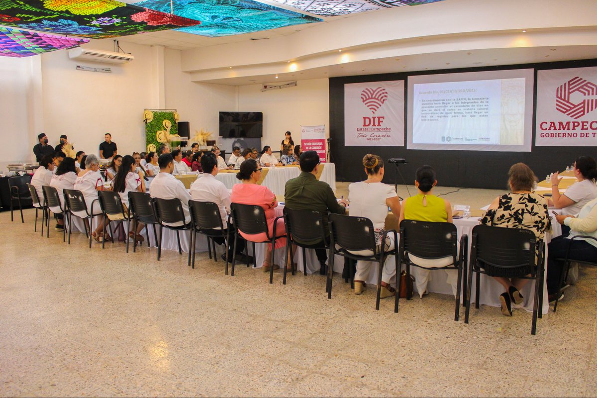 Hoy tuve el honor de presidir la Tercera Sesión Ordinaria de la Comisión de Estudios Jurídicos del Poder Ejecutivo del Estado de Campeche, un espacio de análisis, reflexión y coordinación que fortalece nuestro trabajo jurídico.

Durante la sesión, revisamos los avances de los