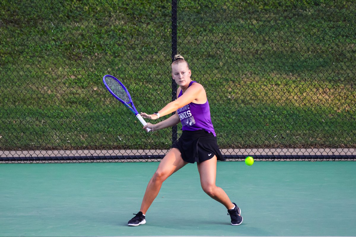 Another day, another advancement! 😈

Emma Persson moves on to the Round of 32 in the singles main draw after her win over UTSA’s Celine Absawi 6-0, 7-6(7)