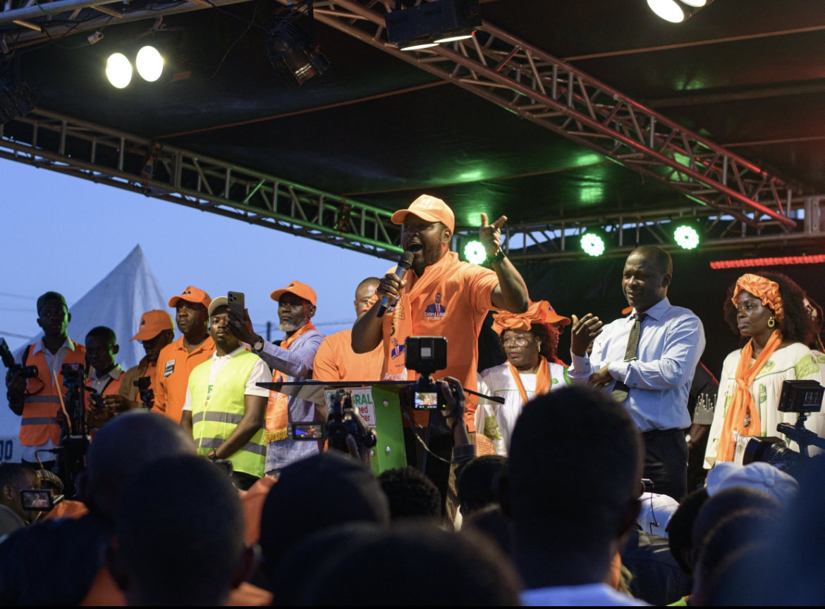 Lionel_EPL_Ebe's tweet image. La vague orange a déferlé à Yaoundé aujourd’hui, j’ai eu l’honneur de prononcer le discours introductif du meeting 🧡🧡🧡

#reussirensemble
#succeedtogether
#ilyadieudedans