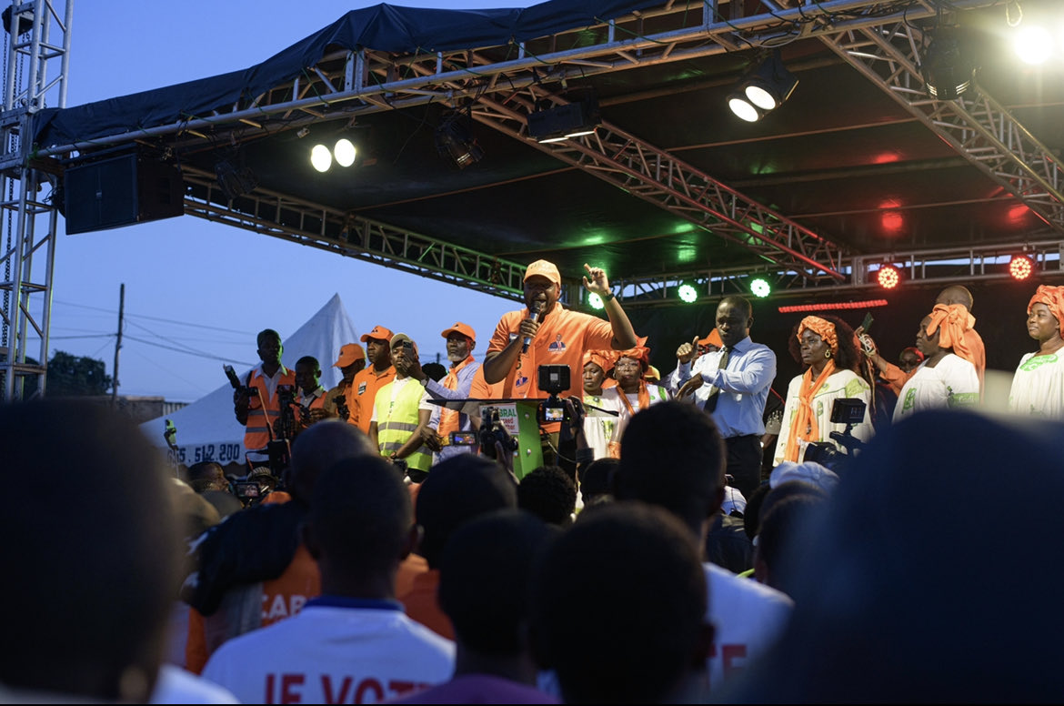 Lionel_EPL_Ebe's tweet image. La vague orange a déferlé à Yaoundé aujourd’hui, j’ai eu l’honneur de prononcer le discours introductif du meeting 🧡🧡🧡

#reussirensemble
#succeedtogether
#ilyadieudedans