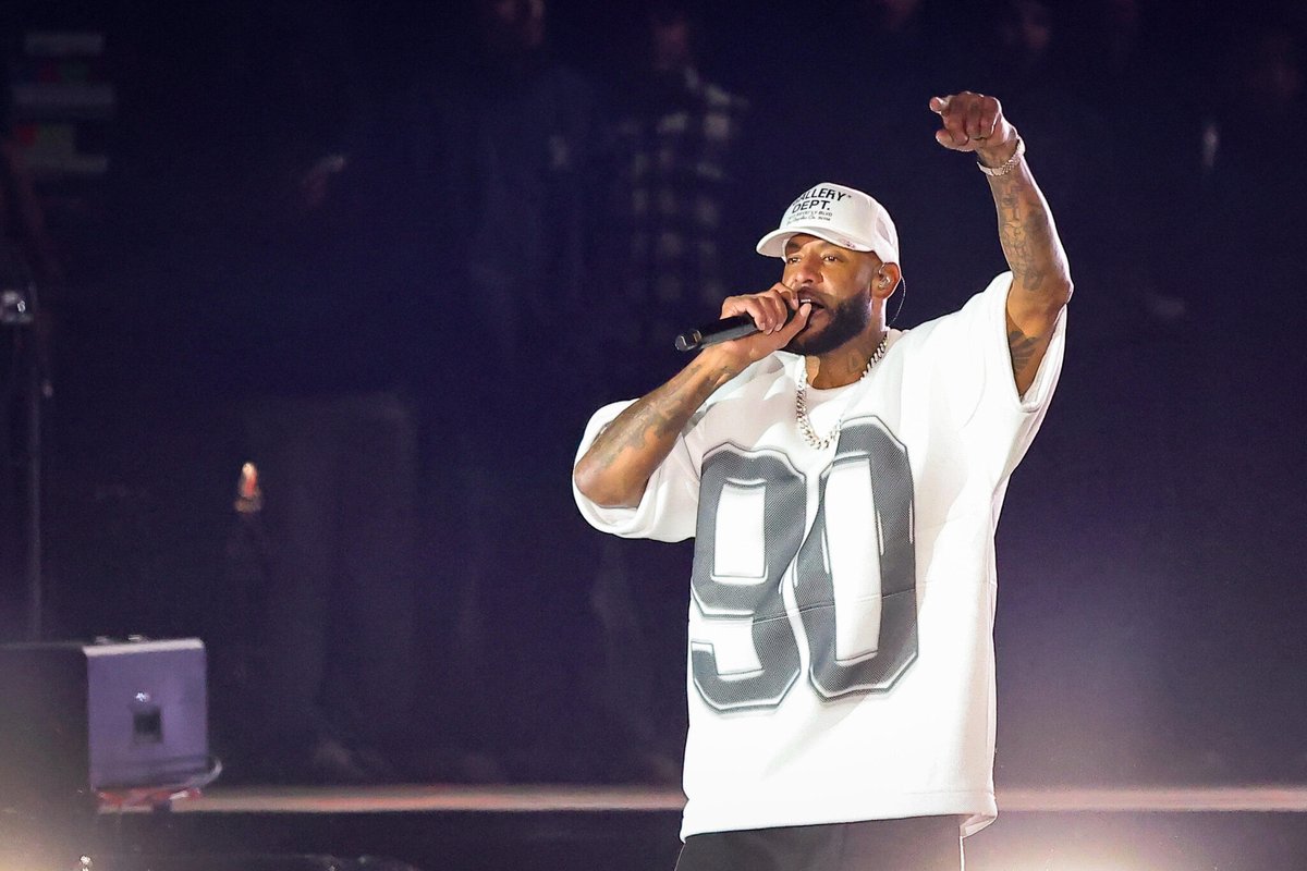 le_Parisien's tweet photo. Au concert de Booba à Paris La Défense Arena, une incroyable entrée en scène, un orchestre symphonique et 2h30 époustouflantes ⤵️

https://t.co/o6w5watwG7 https://t.co/ASZZVT9fE6