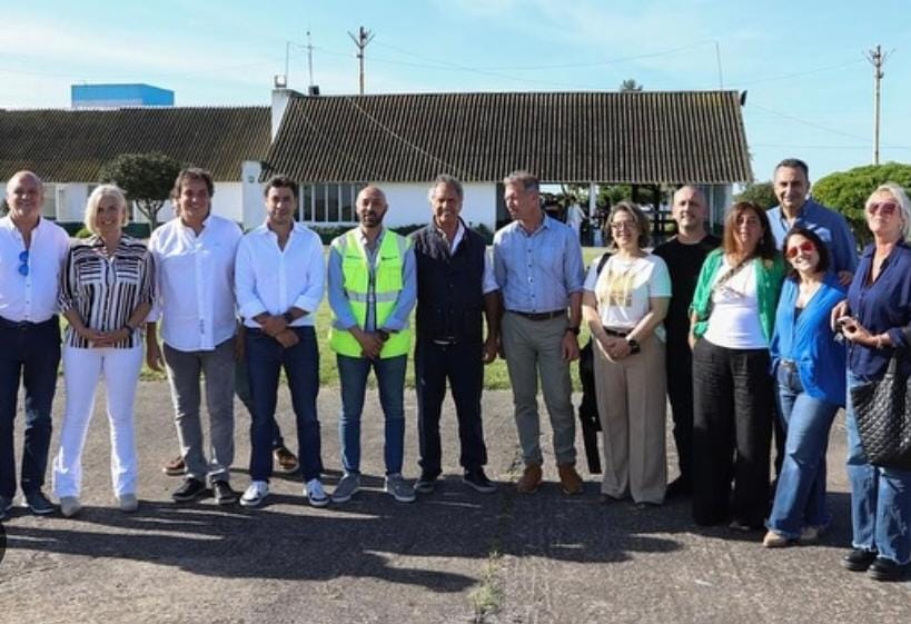 Scioli, ¿aterrizaste en el Aeropuerto de Villa Gesell y no fuiste capaz de pasar por la Fiesta de los geselinos?

Una vergüenza. Te recuerdo que este fin de semana es largo a pesar tuyo. No gracias a vos.