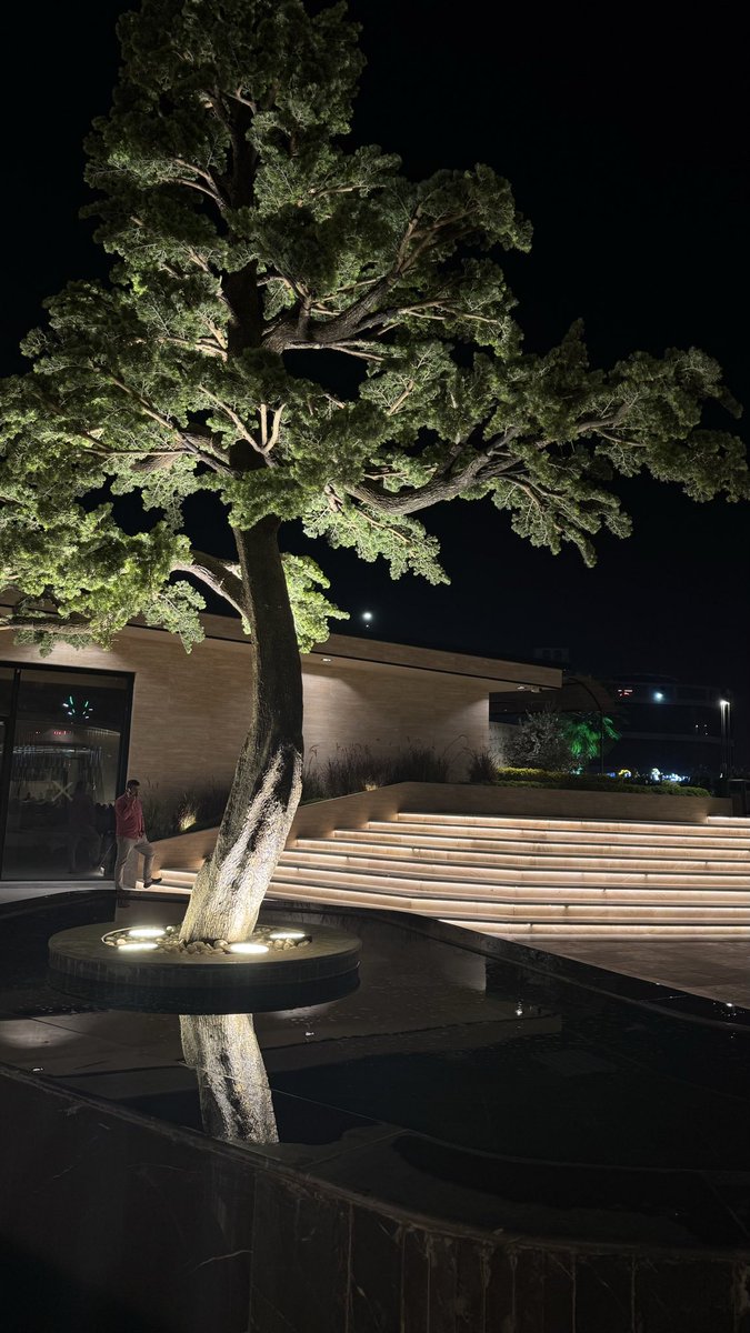 كوب قهوة بعنوان :
معك السوالف تبطي ولا أملها❣️.