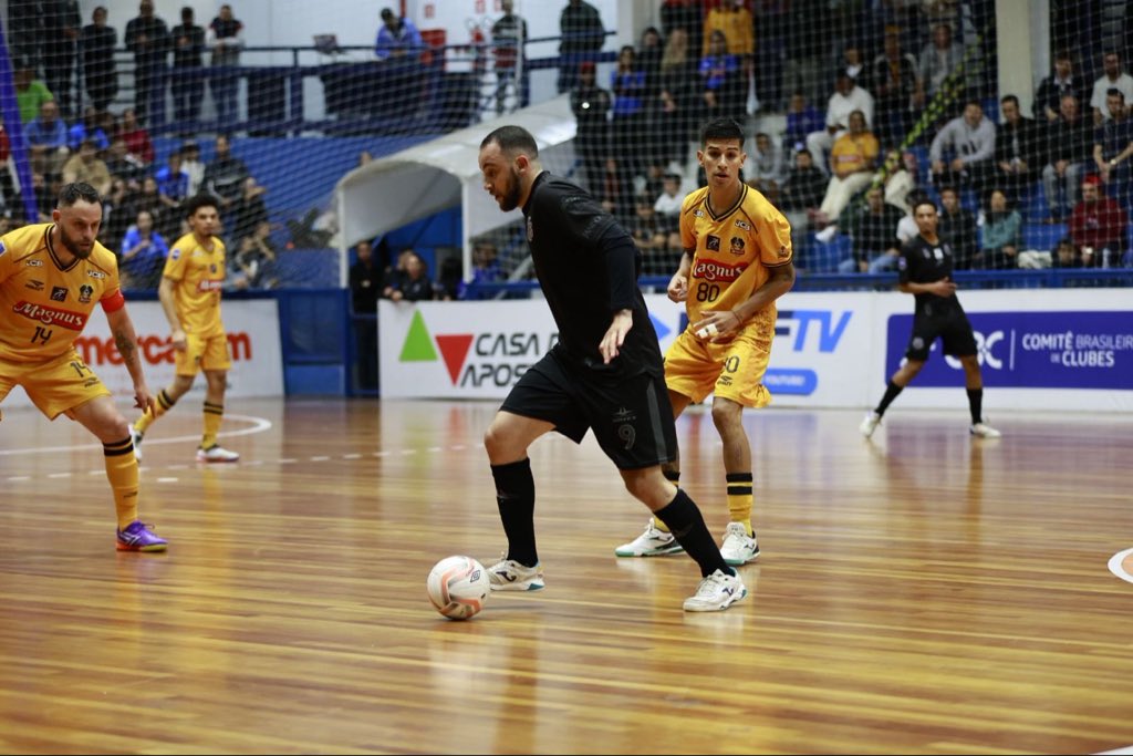 santoandre_fc's tweet photo. Intervalo de jogo!⏳

Nossa equipe vai perdendo nesta primeira etapa contra o Magnus por 2 a 1. O gol Andreense foi de Xaropinho. 

#vaisafc🔵⚪️

📸 @Focografia.oficial / Joyce Henrique https://t.co/D2Qmh4thjN