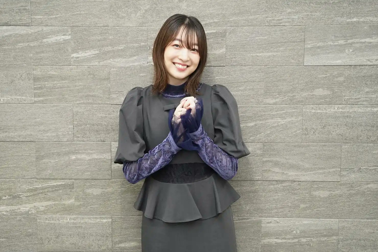 mono 秋山春乃 上田麗奈さん直筆サイン入りポスター TVアニメ「mono