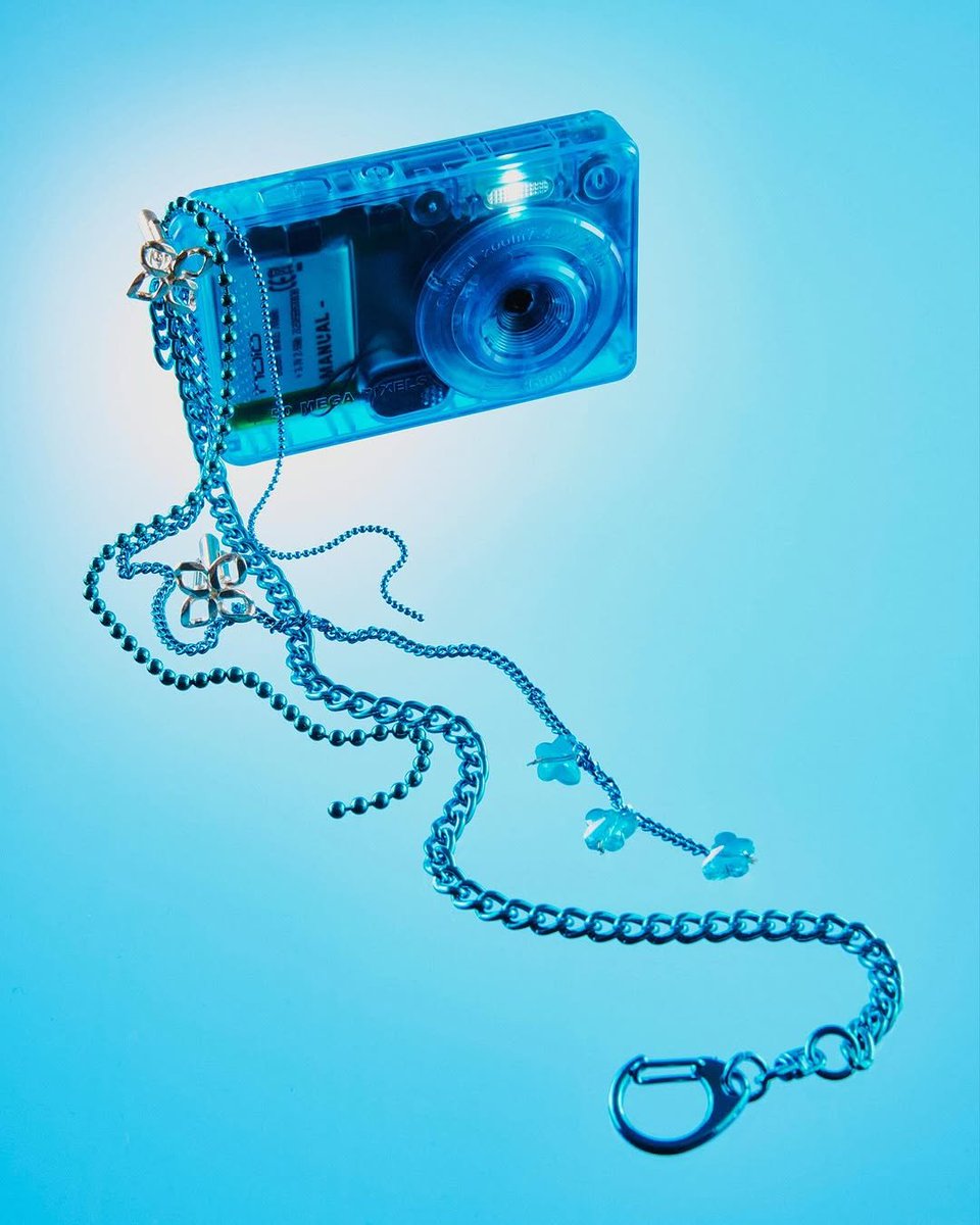 DigitalTrends's tweet image. NYC-based Manual has unveiled the Holo a $95 point-and-shoot digital camera with a Y2K-inspired transparent design.
#digitalcamera #transparenttech #technews