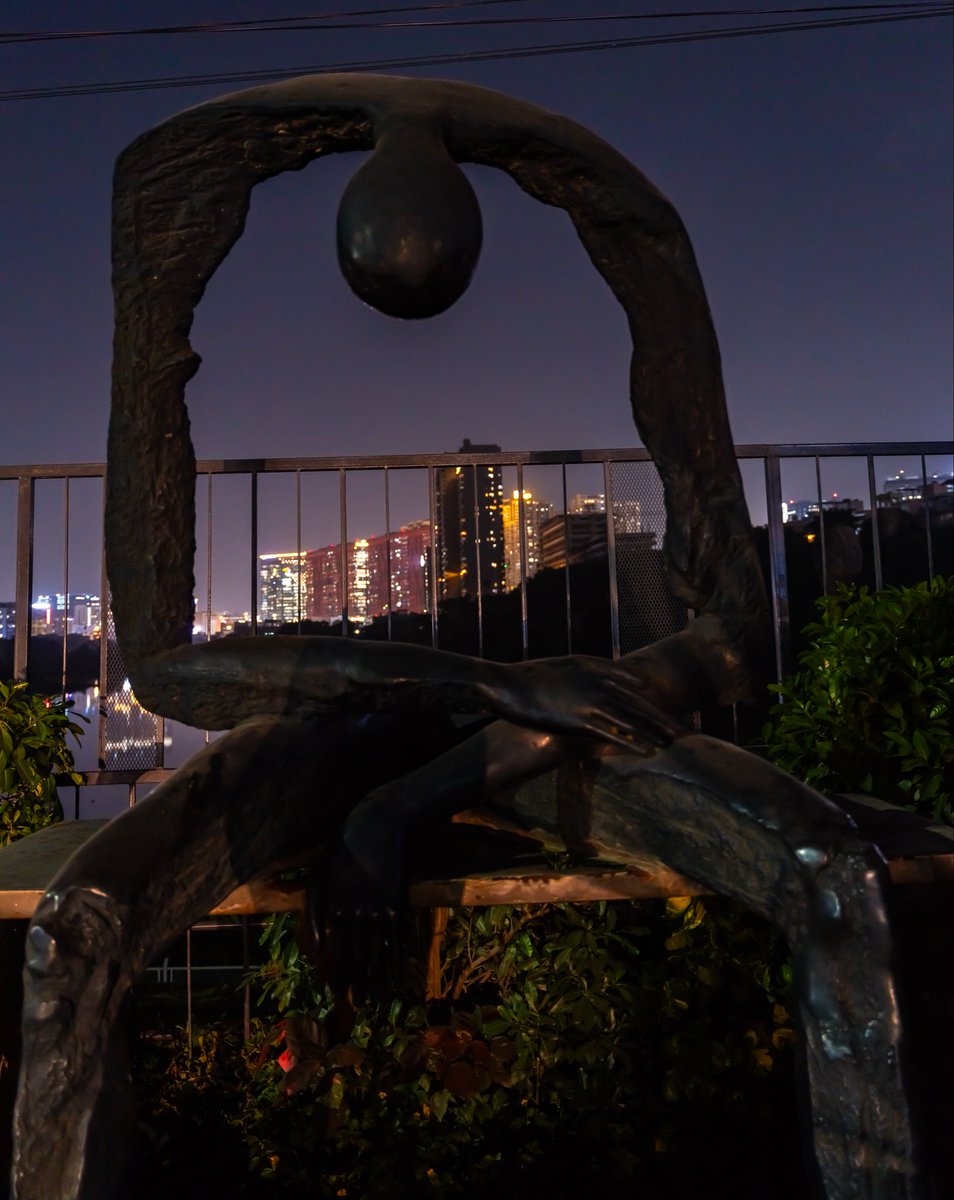 A city and its people, caged in the emptiness of those with power… 

The Statue of Emptiness, Khajaguda. 

#Hyderabad