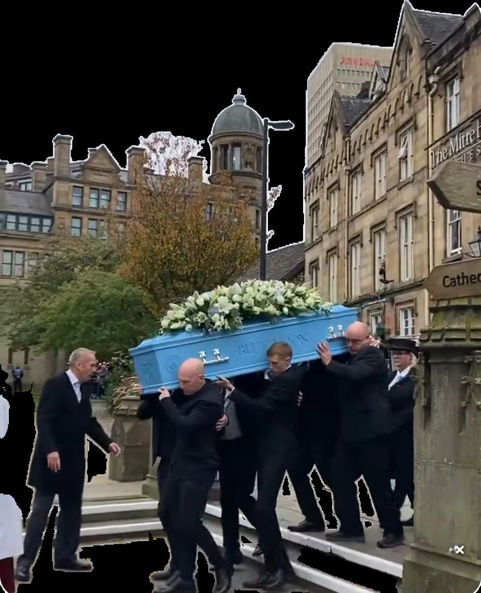⚘️OCTOBER 10 2025⚘️
RICKY HATTON'S coffin is carried into Manchester Cathedral by family members including his brother Matthew, son Campbell, nephew Jack and manager Paul Speak 👊❤️🙏👊

A Fighter with Heart, Humour, and Spirit.🙏Rest In Heavenly Paradise🙏
 #Boxing