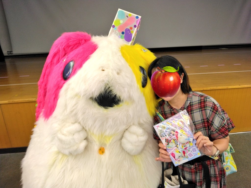 ringo_koma's tweet image. 今日出会ったキャラさんで一番もけもけな『あんどんちん』
将来のゆめは、みんなのアイドルなんですって🥴❣️
Tik Tokをメインに活動中ですっ✨ハムちゃんに似てるかもぉ🐹
#鎌ヶ谷市民まつり
#ゆるキャラ
#あんどんちん