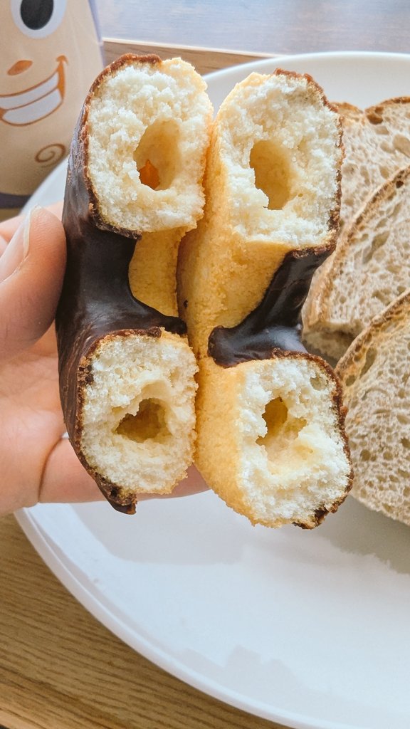 ハイカーボお昼ごはん🍞
冷凍庫を占有している優秀PFCカンパーニュと、iherbで見つけたプロテインドーナツ。

このドーナツ、これまた大好きな味がする🤩😆😍💯
iherb.co/aJU8hJV5?rcode…

#筋トレごはん #ハイカーボ #筋トレ垢さんと繋がりたい
