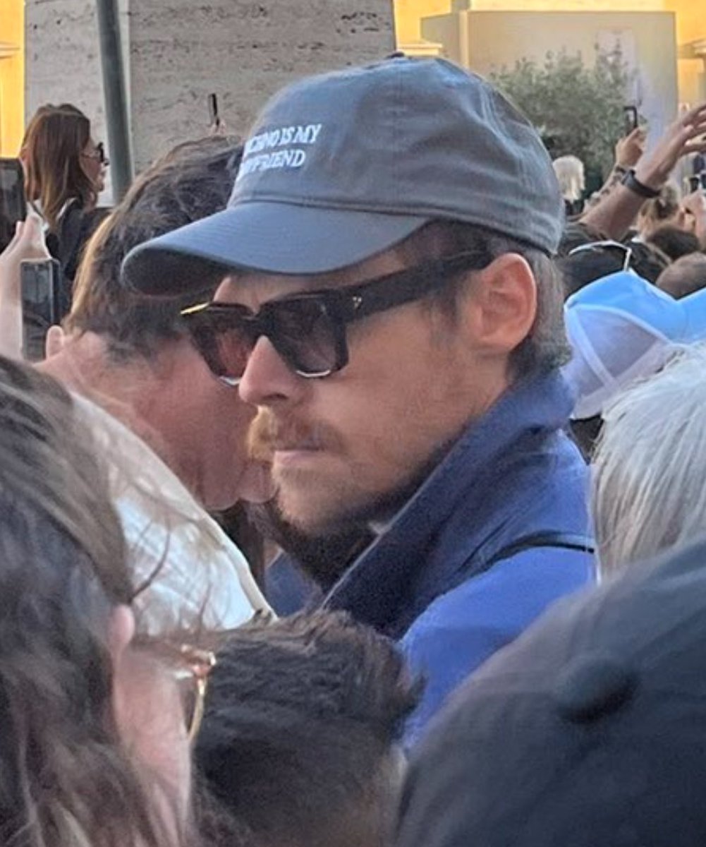 BuzzingPop's tweet image. Fans think Harry Styles teased the sound of #HS4 at the pope reveal in May with a “Techno is my boyfriend” hat, after his producer Kid Harpoon mentioned working on a “hardcore techno jam” with ABBA-style melodies.