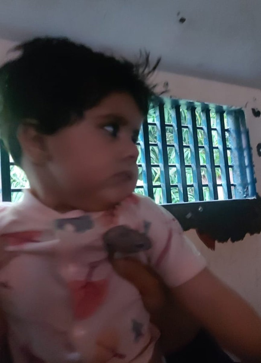 اس بچی کو بھی گرفتار کیا گیا ہے ۔۔۔حافظ سعد رضوی کی فیملی اور ان کی بچیوں کی گرفتاری انتہائی قابل افسوس اس پر جتنا افسوس کیا جائے کم ہے ۔۔۔ ٹی ایل پی سے لاکھوں اختلافات لیکن خواتین اور بچیوں کا کیا قصور ہے 💔