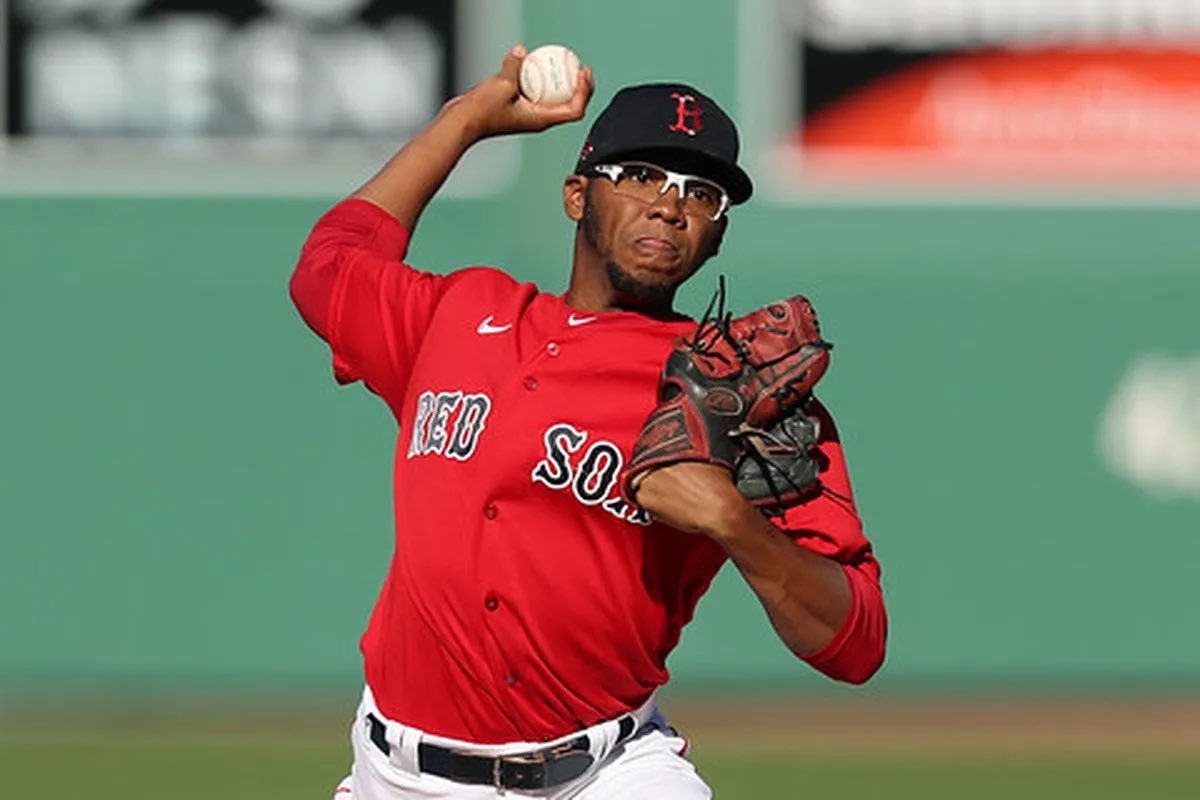 Former Red Sox Eduard Bazardo walks the tight rope in the 12th inning for the Mariners… That was as nails as it gets.