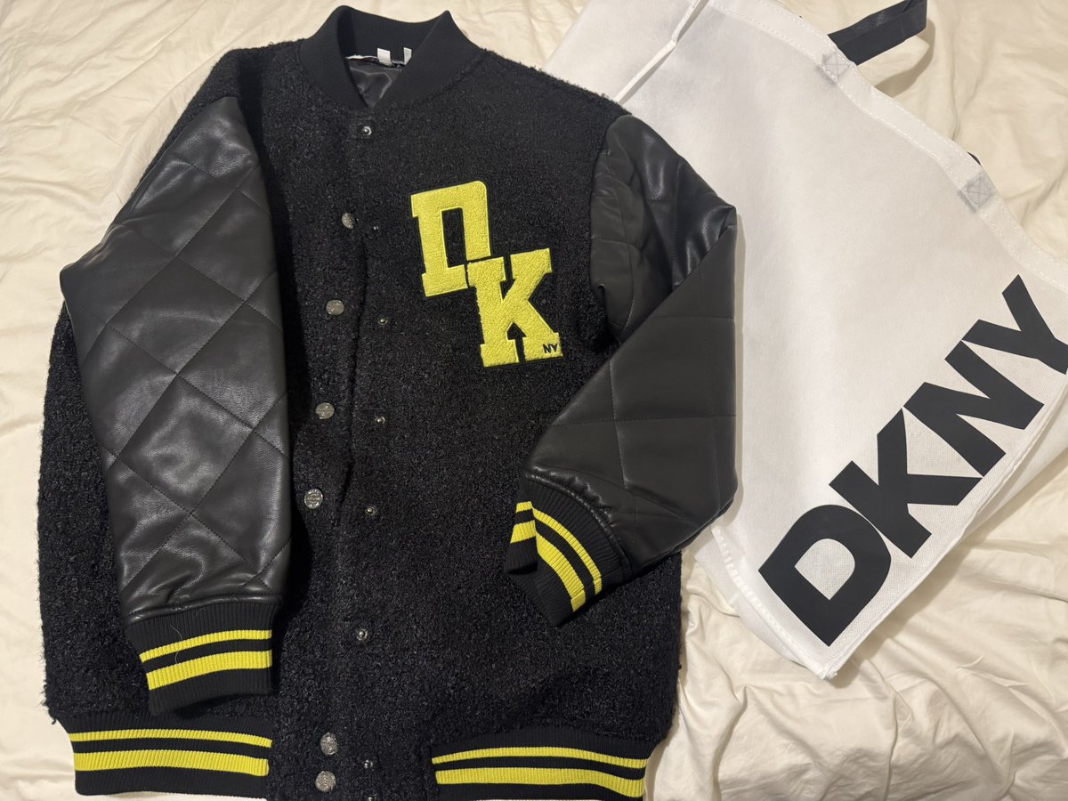 Came home to this special delivery. Can't wait until it gets cold enough to wear it <a href="/dkny/">DKNY</a> #zeudiners #ZeudixDKNY