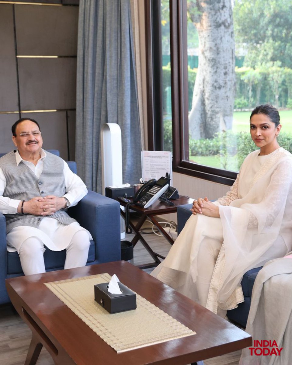 भाजपा के खिलाफ बोलिए, माहौल बनाइये...  भाजपा आपसे डरेगी, आपको अपने पाले में करेगी... और भाजपा इस बात को भूल जाएगी कि उसके कार्यकर्ताओं ने उस विरोधी द्वारा बनाए गए नॉरेटिव को तोड़ने में कितना योगदान दिया था... 

भाजपा में ब्रांड एंबेसडर बनना है तो उसको गाली देकर ही बनना पड़ेगा!