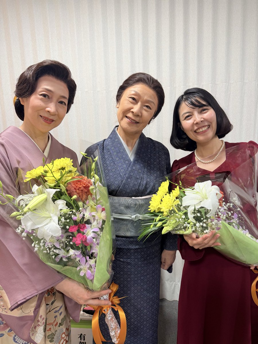 minoringo_go's tweet image. 10/9.10は、ねりま演劇を観る会での例会でした✨✨舞台やイベントで何度もお世話になった練馬文化センターで久々にお芝居できて嬉しかったです💓
会報誌の絵🎨✒️全員集合でとっても素敵〜☺️
カーテンコールでいただいたお花と一緒に女子楽屋でパシャリ!
楽しい2日間ありがとうございました🙌