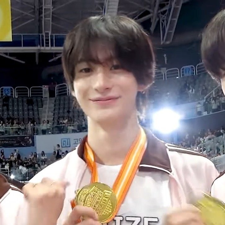 252ton's tweet image. 