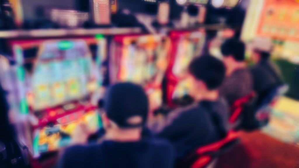 minahiro_sc's tweet photo. 昼過ぎの店内
 ■ サラリーマン番長2 満席
 ■ スマスロ鏡 満席
 ■ 番長4·カバネリ 人気

数年前にタイムスリップしたみたいやん笑
（新鬼武者3は空台アリ）

自分はスマスロ鏡継続中です！
#ウエスタン西葛西店 様 #PR https://t.co/ttoumgGYOA