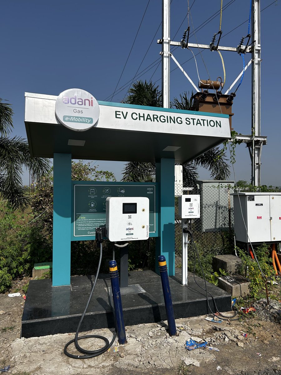 Siddhant_K_code's tweet image. Probably the second reason why Adani is winning is their distribution scale.
This EV charging station is at a random resort at b/w Jabalpur to Bhopal Highway
and, the first reason is you already know :)