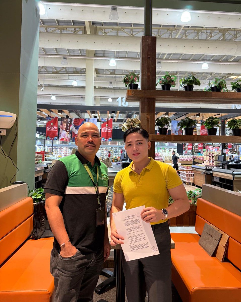 trysmartbite's tweet photo. While teams enjoyed shared meals at the office, our commercial team — like Jim and others on the ground — were out meeting restaurants, caterers, and local food brands excited to serve the next SmartBite meal. https://t.co/9BuNRQjvkR