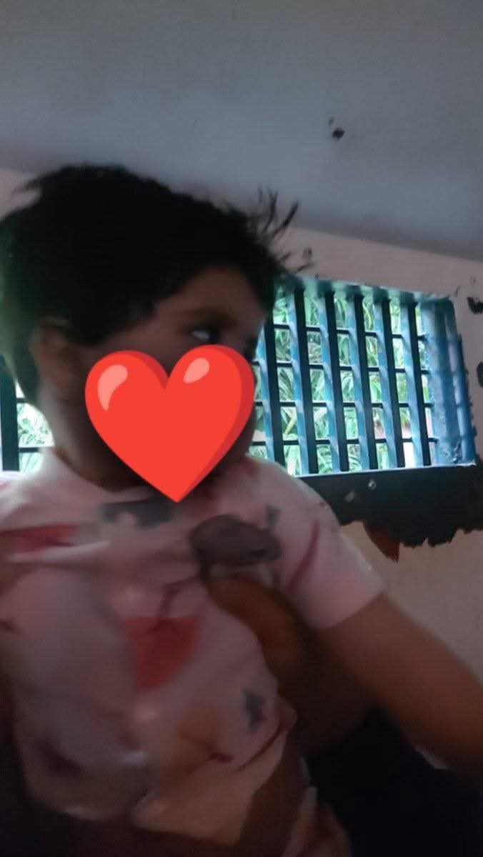 امیر محترم کی ننھی بیٹی پولیس کی گاڑی میں اپنی گرفتار والدہ اور دادی کے ہمراہ ۔۔۔۔
یہ ہے ان گھٹیا لوگوں کی گھٹیا حرکتیں ۔۔۔ پھر کہتے ہیں انکو برا نا کہو ۔
لیکن جس نے اس ننھی بچی تک کو نہیں چھوڑا خدا کرے تمہارا گلشن تباہ ہو جائے ذلت اور رسوائی تمہارا مقدر بنے