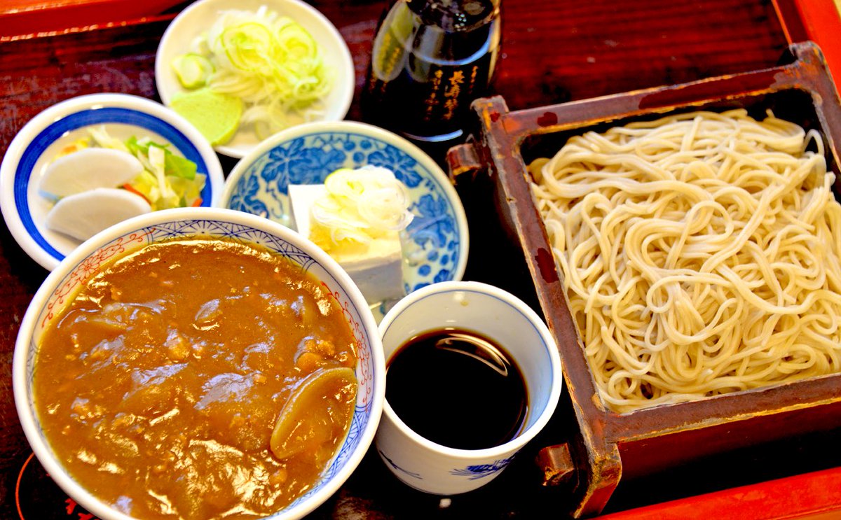 病院帰りに蕎麦屋へ

雨の日は、傘を入口の傘立てに置くと盗まれることも多いのが嫌で、なるべく行かないようにしてたけど、、、

こんな画期的なものがあるとは！！

これは便利
場所もそれほど取らないし、
各テーブルについてて安心

美味しいお蕎麦を楽しみましたとさ