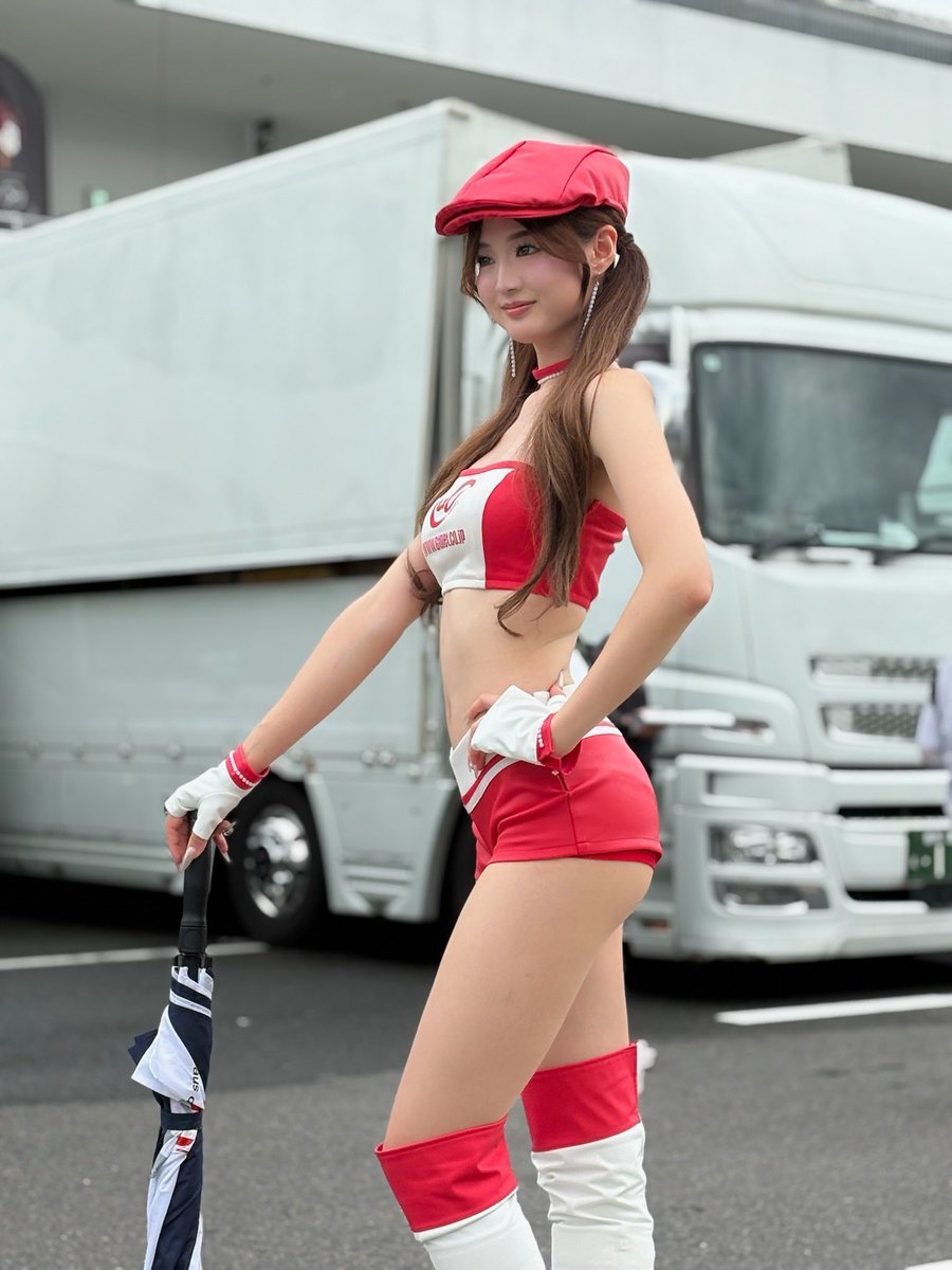 n_eitasan's tweet image. 2025.09.13 
INTERCONTINENTAL GT CHALLENGE Rd.4 
SUZUKA 1000km 
JAPAN CUP

#和泉蘭（@izumi_ran23 ） さん
お人形さんみたい。
ご対応ありがとうございました😊

#TEAMDAISHINWITHGTNET
#81号車
#IGTC
#GTWCAsia
#鈴鹿1000km
#レースクイーン