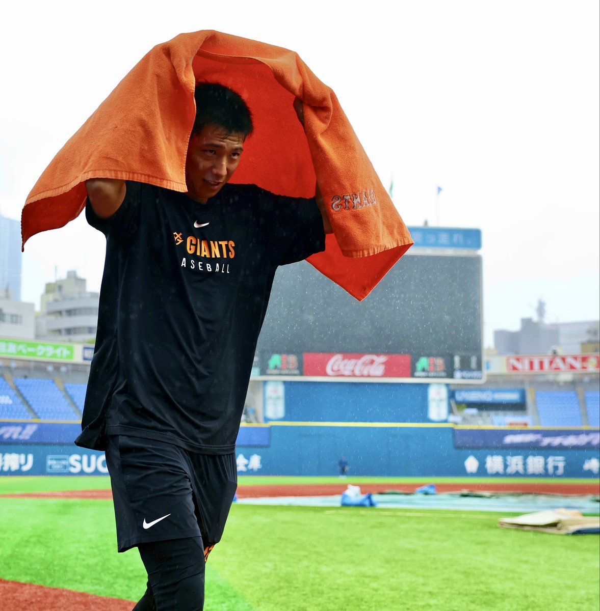takahiroKOHYAMA's tweet image. 雨を凌ぐためにあの手この手

#戸郷翔征 #田中瑛斗