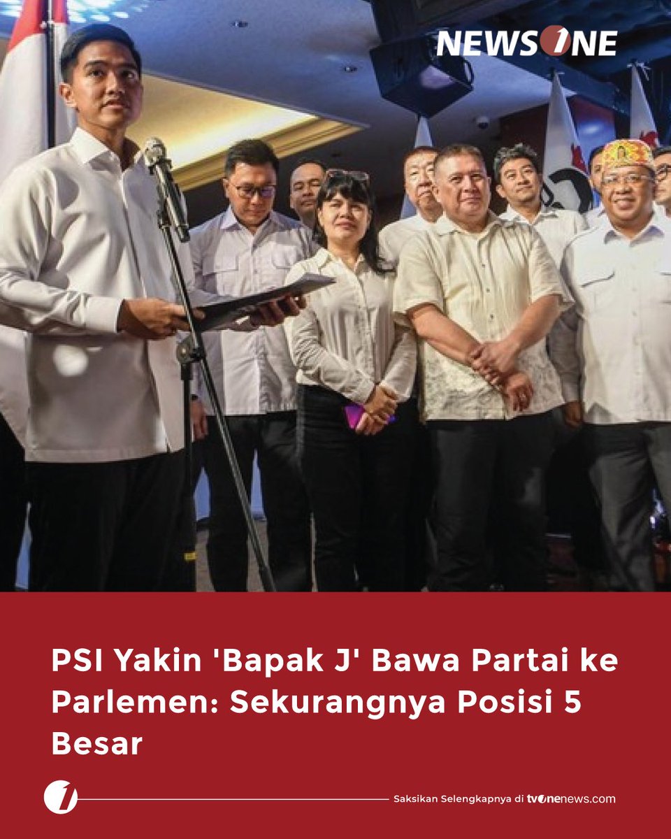 tvOneNews's tweet photo. Ketua Bidang Politik DPP PSI, Bestari Barus, mengatakan sosok 'Bapak J' yang menjadi Ketua Dewan Pembina partai akan diumumkan secepatnya oleh Ketua Umum Kaesang Pangarep. Bestari Barus yakin peran dari 'Bapak J' akan membawa PSI ke posisi yang lebih tinggi.

"InsyaAllah dalam waktu yang tidak terlalu lama ya, akan diumumkan langsung oleh Ketua Umum PSI Mas Kaesang ya. PSI di bawah kepemimpinan Ketum Kaesang secara serius sedang berbenah struktur dari tingkat pusat sampai ke akar rumput," kata Bestari kepada wartawan, Sabtu (11/10/2025).

"Tentulah kami semua bertekad bulat untuk menang pada Pemilu 2029 nanti, dan sukses menghantarkan kader untuk melenggang masuk ke Senayan," ujar Bestari.

"Harapan besarnya juga bahwa tidak sekadar lolos parlemen, namun kami juga menyemangati diri dengan juga melakukan kerja-kerja politik ke depan agar bisa berada di 5 besar parpol Senayan. InsyaAllah," tambahnya.

Simak berita selengkapnya hanya di https://t.co/rYPtUqfcxa
#HardNews_Politik #NewsOne #CariBeritaditvOne #PSI #KaesangPangarep #Pemilu2029 #Politik #NO2